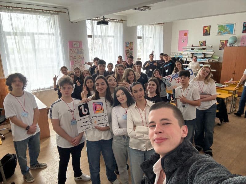 Caravana CNGG – Liceenii de la Colegiul Național „Grigore Ghica” Dorohoi i-au inspirat pe viitorii boboci