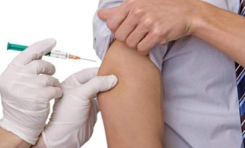 Vaccinarea va fi obligatorie pentru toţi medicii de familie, în noul cadru legislativ, anunță Adrian Streinu-Cercel
