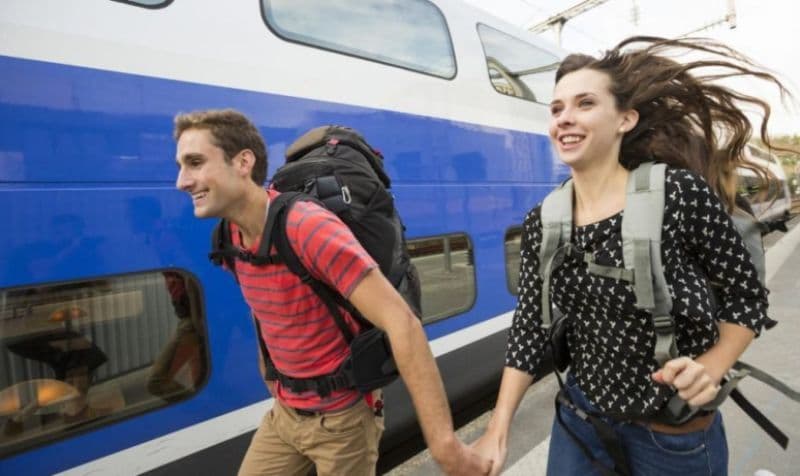 Tinerii români pot călători gratuit cu trenul în Europa prin programul DiscoverEU. Cum funcționează și care sunt criteriile