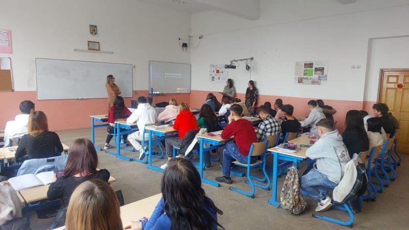 Ziua Educației Financiare marcată la Liceul Tehnologic „Alexandru Vlahuță” Șendriceni