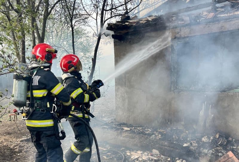 Incendiu violent produs într-o gospodărie din Corlăteni