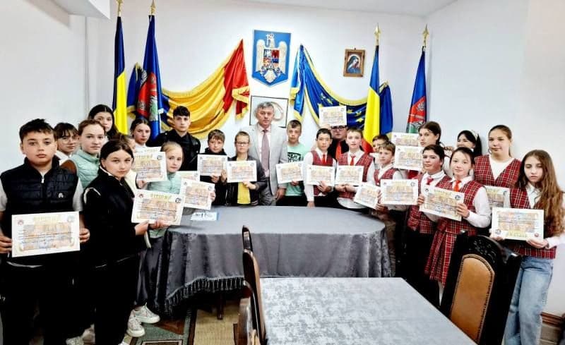 IBĂNEŞTI: Câştigătorii concursului de icoane pe pânză „Iisus-Lumina Lumii” - FOTO