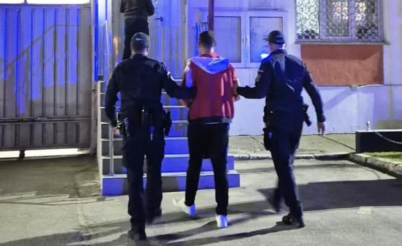 Botoșănean căutat pentru trafic şi consum de droguri, încătușat de jandarmi