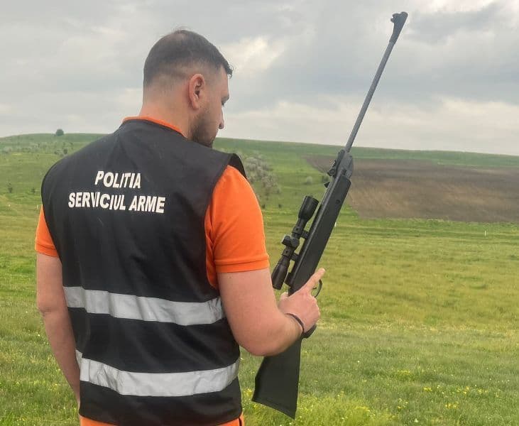 Două arme confiscate de polițiști