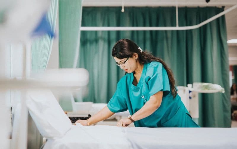 Spitalul Municipal Dorohoi scoate la concurs 3 posturi vacante de infirmieră