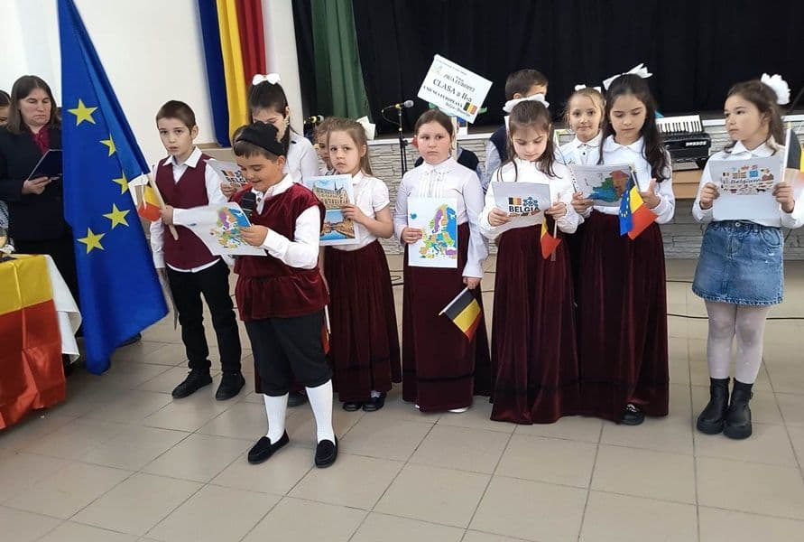 Moment remarcabil la Dersca de „Ziua Europei - Ziua Mapamondului - FOTO