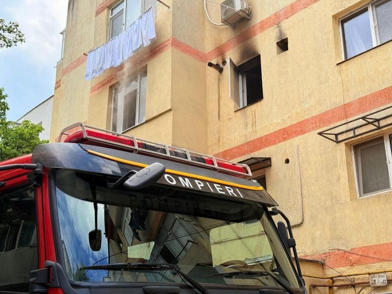Clipe de groază pentru o femeie din Botoșani după ce un incendiu a izbucnit în apartamentul său