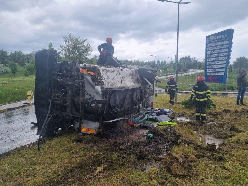 Accident GRAV la ieșirea din Botoșani. O cisternă s-a răsturnat!