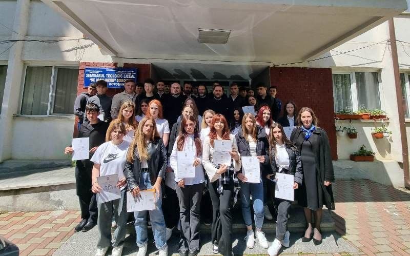 Diseminarea proiectului „Prevenirea traficului de persoane” la Seminarul „Sfântul Ioan Iacob” din Dorohoi cu oaspeți de la Patriarhia Română - FOTO