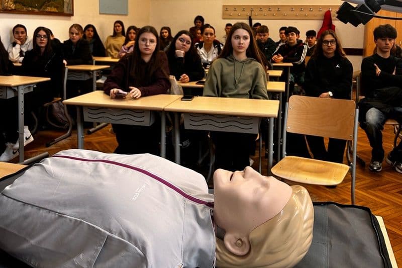„Tehnici de resuscitare.Ghid de supraviețuire” - activitate organizată de o elevă de la Colegiul Național „Grigore Ghica” Dorohoi