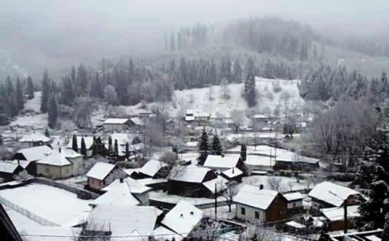 Iarnă în România la mijloc de luna mai. Meteorologii vorbesc despre o anomalie climatică