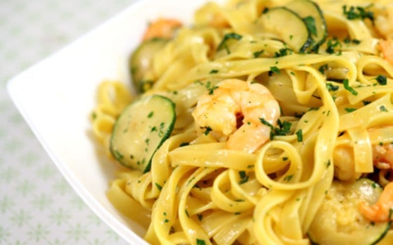 Spaghetti cu creveti și dovlecei