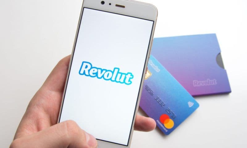 Clienții Revolut pot rămâne fără bani pe card. Nu răspundeți la apel! Fraudă greu de depistat
