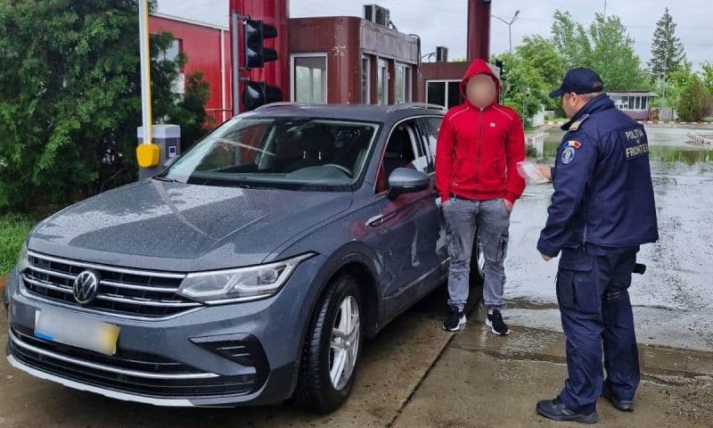 Polițiștii de frontieră au scos din trafic o mașină fără drept de circulație