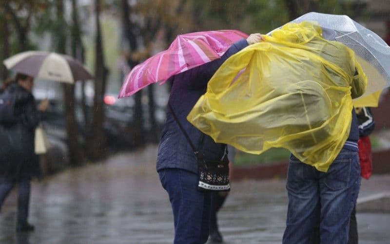 Atenție, Cod Portocaliu de ploi și Cod Galben de vânt!
