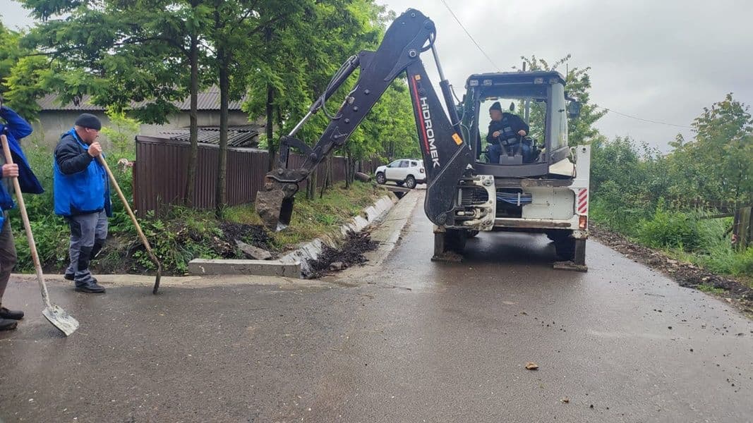 Inundații în județul Botoșani! Pompierii au intervenit în zeci de gospodării - FOTO