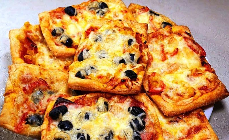 Mini-pizza cu foietaj