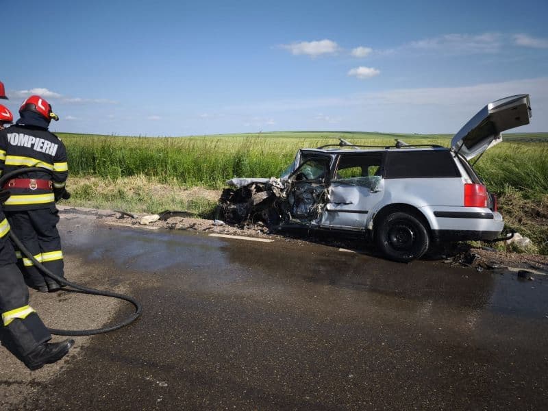 Un nou accident produs în apropiere de Ungureni. Două persoane au ajuns la spital - FOTO