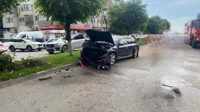 Accident pe o stradă din Botoșani. Două persoane au ajuns la spital