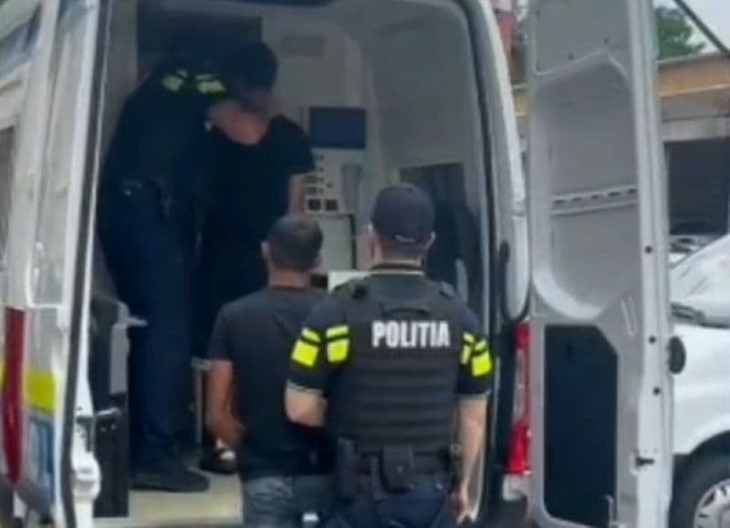 Tineri din Cristinești reținuți după ce au intrat într-o mașină și, prin violență, au sustras 700 de euro
