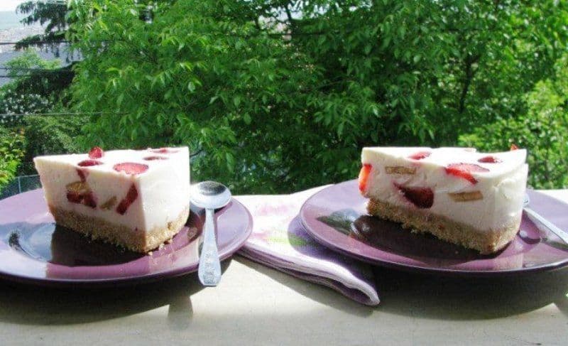 Tort de vară cu mascarpone și iaurt