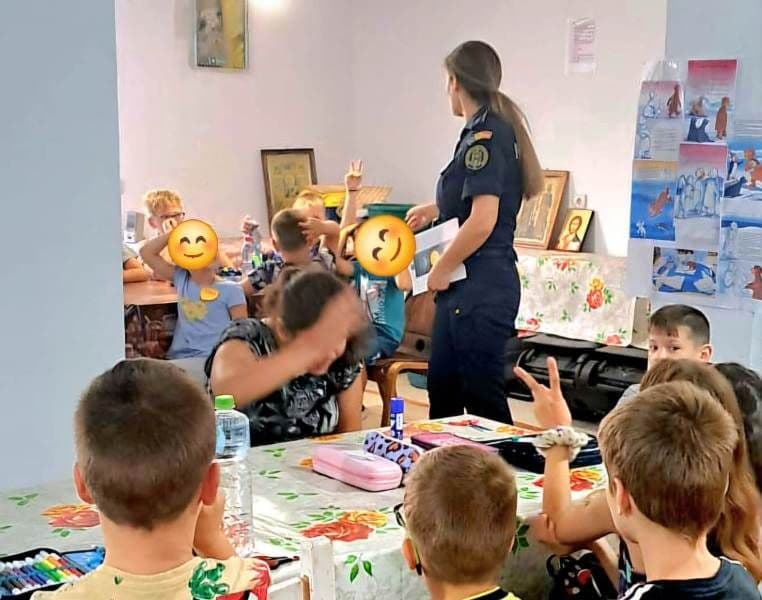 Polițiștii de siguranță școlară dau startul campaniei „Dorințe îndeplinite la vârste potrivite”
