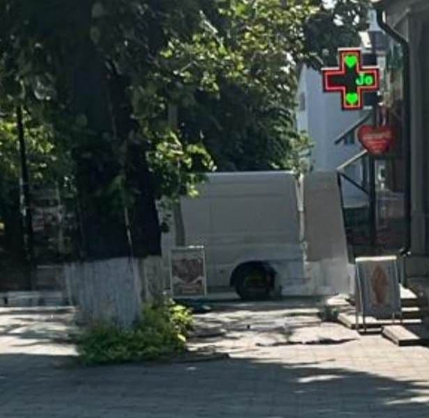 Amendă de 1215 lei pentru un șofer care a parcat pe Pietonalul Grigore Ghica din Dorohoi