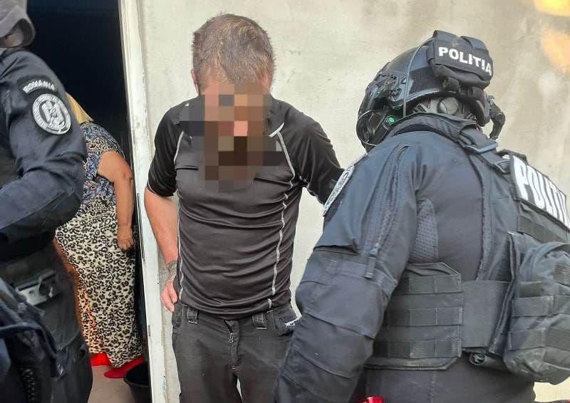 Trei bărbați reținuți de polițiștii din Dorohoi, după ce au înșelat o femeie prin metoda „Accidentul”