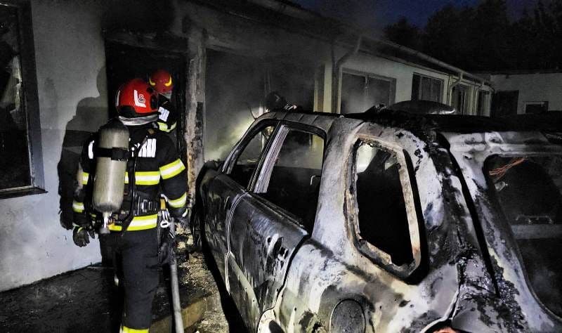 Incendiu în parcarea unui service auto din Botoșani