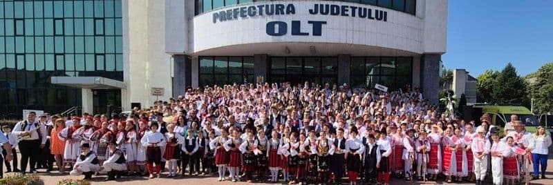 Ansamblul „Mugurelul-Mărgineanca” a cucerit Oltenia! S-a intors victorios de la Concursul Național al Copiilor „Călușul Românesc”