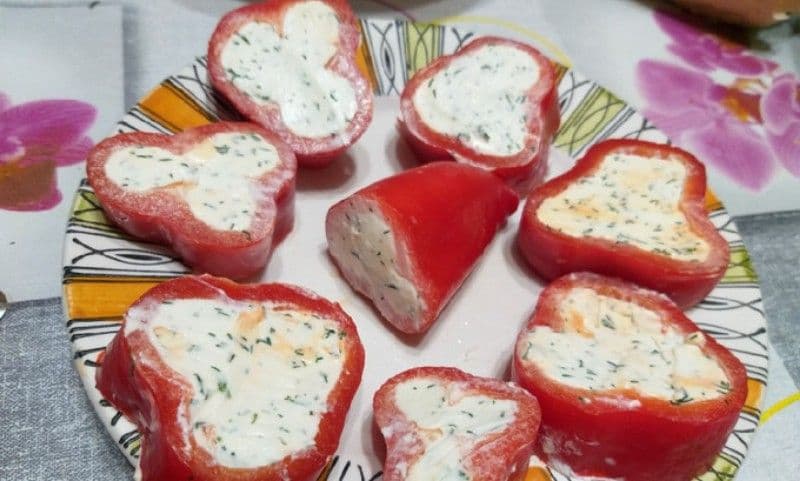 Cremă de brânză dulce cu ceapă și ardei