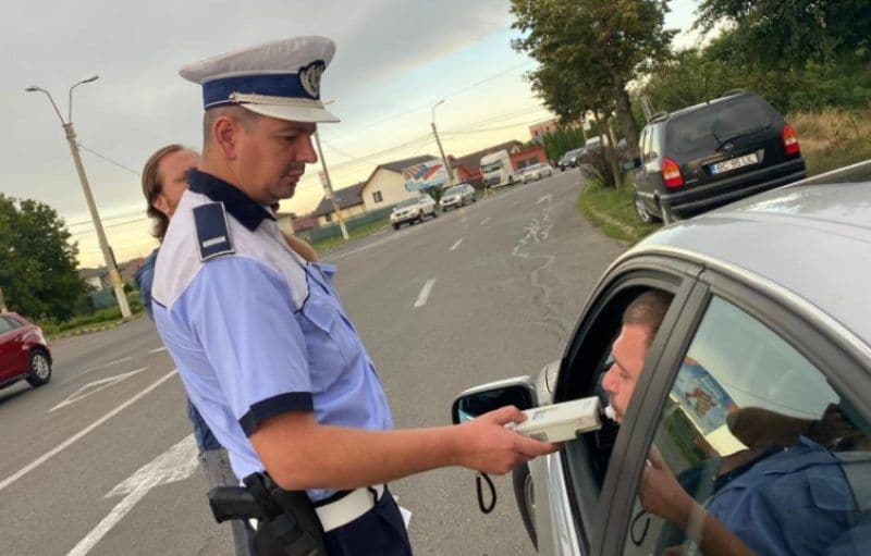 Botoșani: Șofer depistat la volan cu o alcoolemie uriașă, reținut de polițiști
