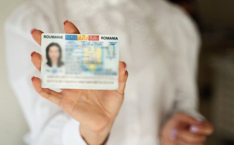 Rețea infracțională care ajuta ruși, ucraineni și moldoveni să obțină buletine românești desctructurată de procurori. Sunt cercetați mai mulți funcțio
