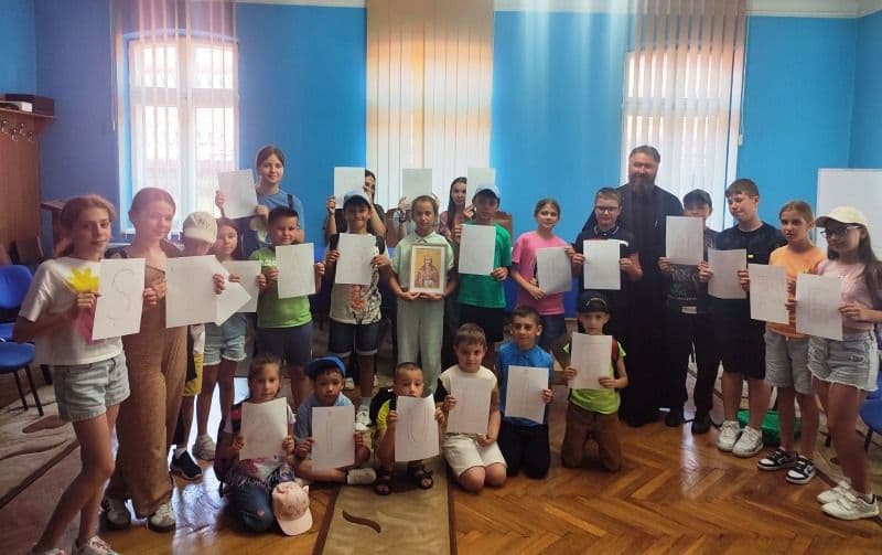 Omagierea Sfântului Voievod Ștefan cel Mare la Dorohoi – o lecție de istorie și credință pentru cei mici - FOTO