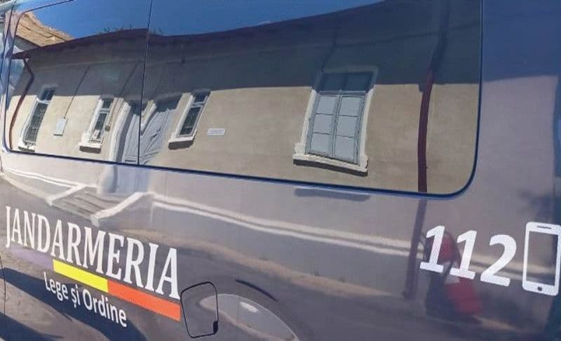 Amendat cu 2000 de lei pentru că a sunat la 112 că a văzut doi șerpi din casă