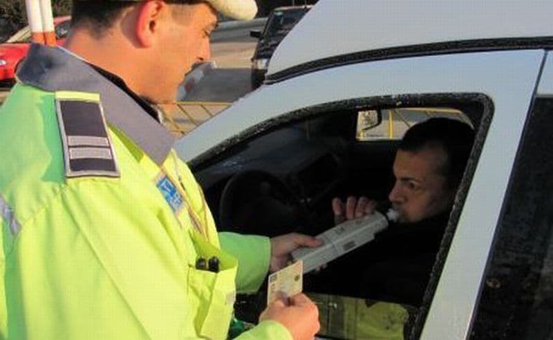 A paralizat etilotestul. Șofer depistat cu o alcoolemie de 1,69 mg/l alcool pur în aerul expirat. Conducătorul auto a fost reținut de polițiști