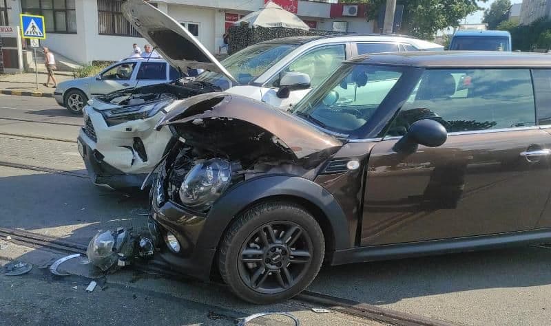 Accident pe Calea Națională! Doi copii și părinții acestora au ajuns la spital - FOTO