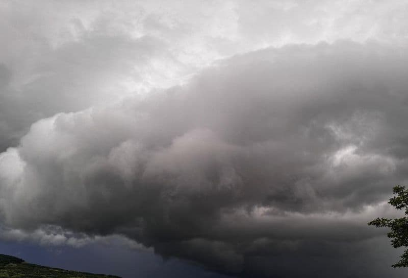 Meteorologii au emis o avertizare COD PORTOCALIU de instabilitate atmosferică