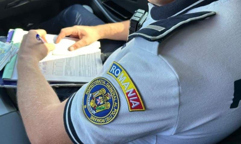 Peste 70 de permise de conducere reținute de polițiști în weekendul care a trecut