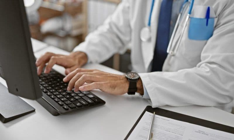 Se înăspresc regulile în spitale. Medicii care nu stau la program ca să lucreze în cabinete private, rămân fără loc de muncă
