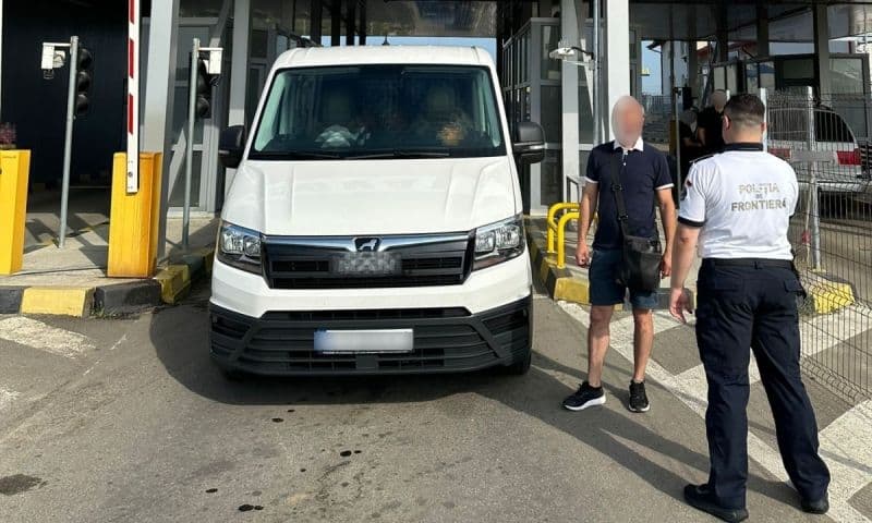 Permis de conducere fals cumpărat cu 200 de euro, descoperit la PTF Racovăț