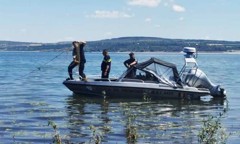 Acțiune comună a polițiștilor de la transporturi și frontieră pe lacul de acumulare Stânca-Costești și pe râul Prut