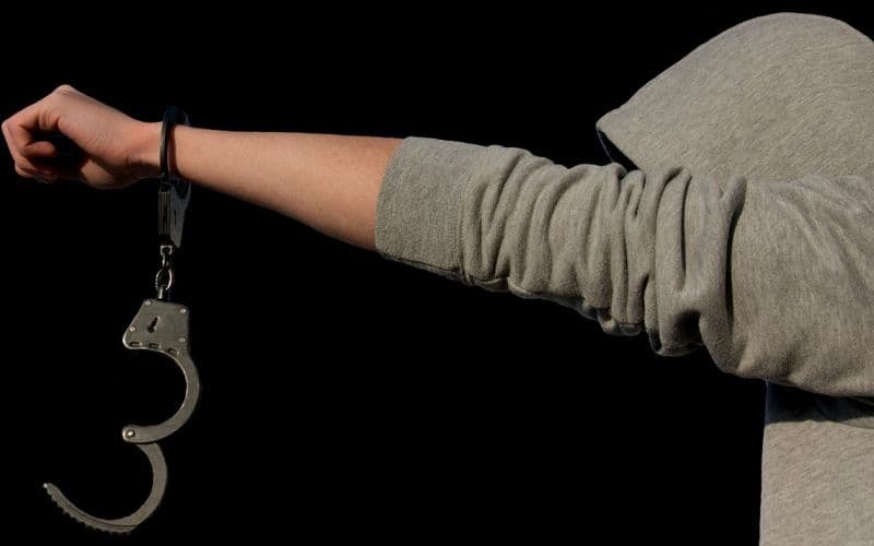 Bărbat arestat preventiv după ce a fost depistat în trafic deși avea permisul de conducere suspendat de trei ani
