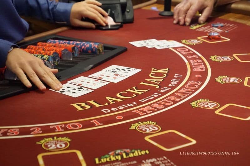 Cele mai bune abordări pentru a stăpâni jocul de blackjack