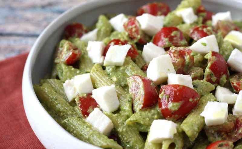Paste reci cu roșii cherry și mozzarella