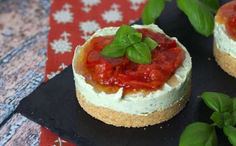 Cheesecake sărat - cu busuioc și roșii cherry
