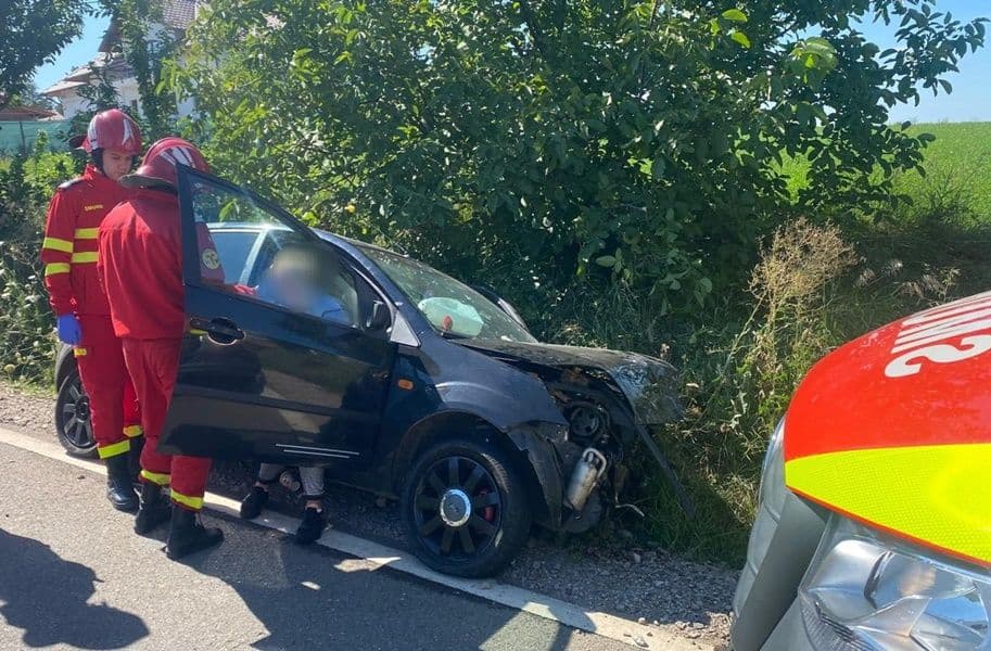 Doi bărbați au fost răniți în urma unui accident rutier produs în apropierea Stațiunii Popăuț - FOTO
