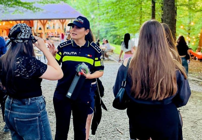 Polițiștii de siguranță școlară – Activități preventive desfășurate cu prilejul desfășurării festivalurilor în aer liber