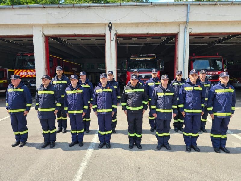 Alți 15 de pompieri din Botoșani pleacă în sprijinul oamenilor afectați de inundații din județul Suceava