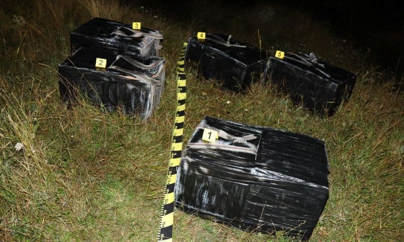 Țigări de contrabandă confiscate cu focuri de armă de polițiștii de frontieră botoșăneni